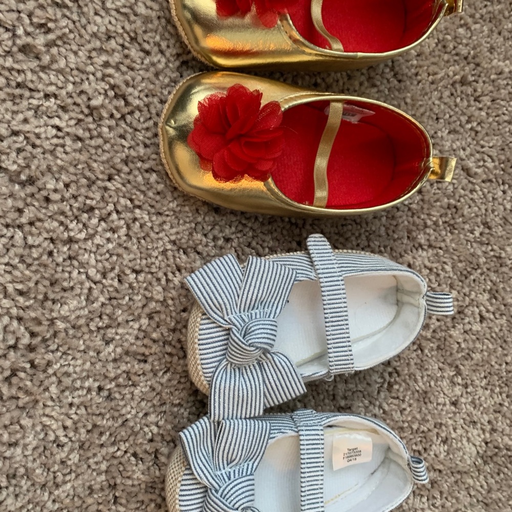 Baby girl shoes, 6-9 months.